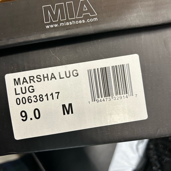 Women’s Size 9 Mia’s Marsha Lug Brown Ankle Boots with Knit Cuff - Picture 4 of 4